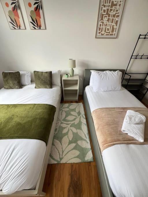 2 Bedroom Apartment Near Station Лондон Екстер'єр фото