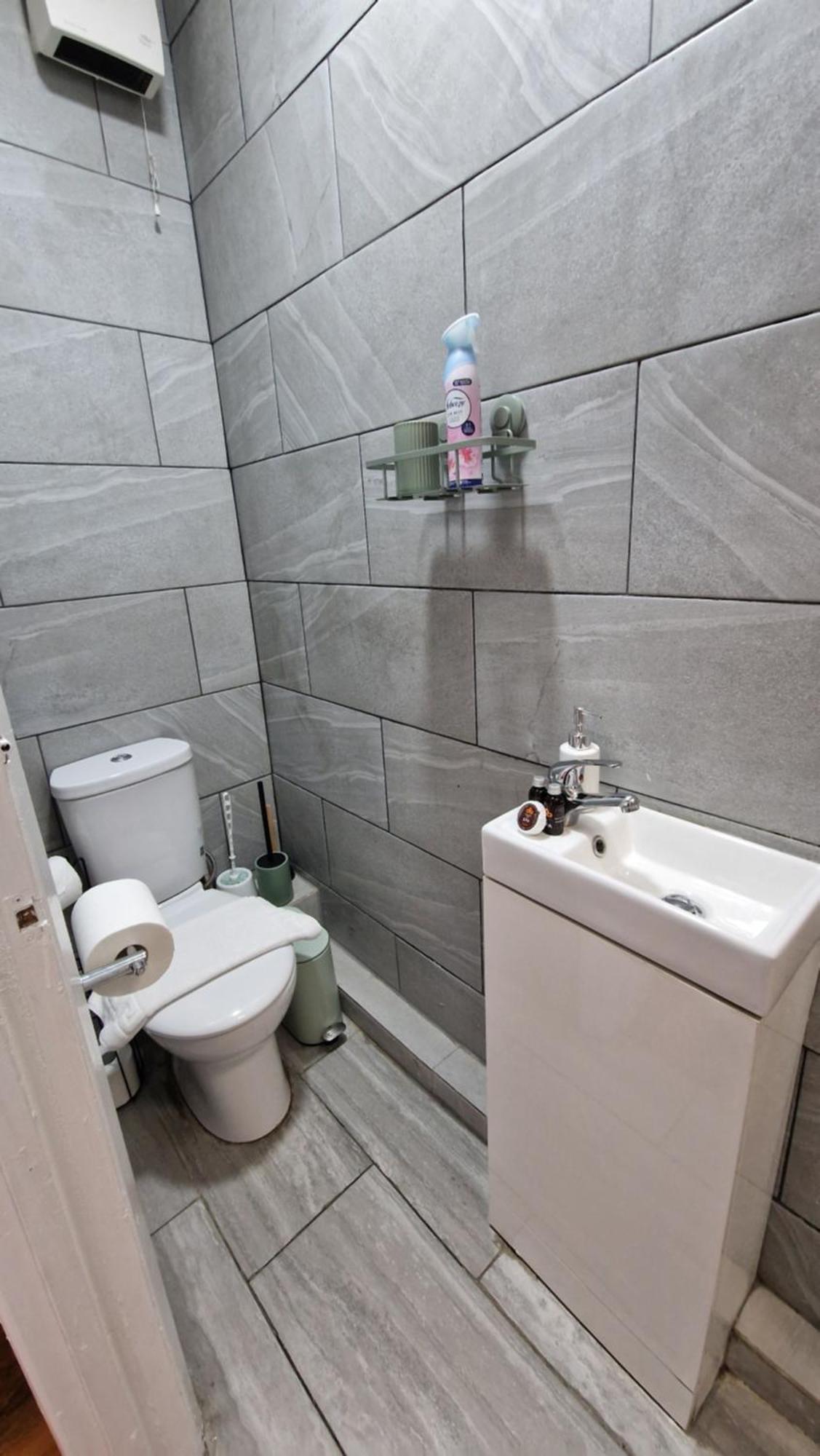 2 Bedroom Apartment Near Station Лондон Екстер'єр фото